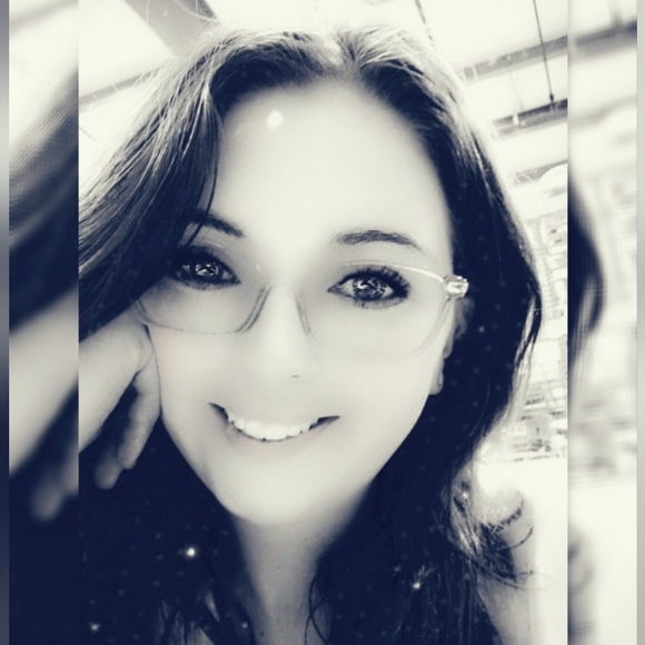 Meet your Posher, Chandler - Picture 1 of 2